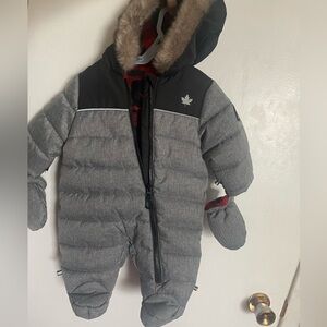 Canadiana NWOT bunting suit